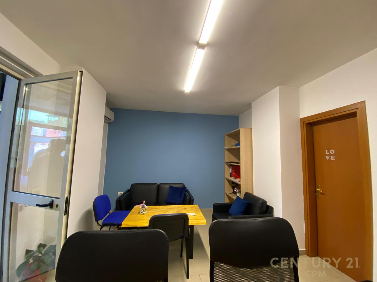 NEL CENTRO DI TIRANA AFFITTIAMO UFFICIO DI 306 M2
