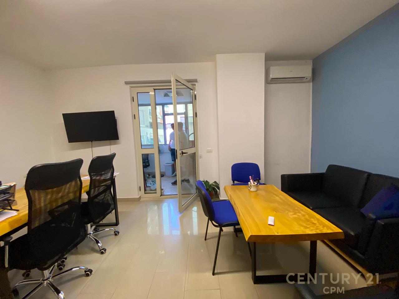NEL CENTRO DI TIRANA AFFITTIAMO UFFICIO DI 306 M2