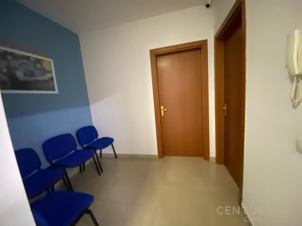 NEL CENTRO DI TIRANA AFFITTIAMO UFFICIO DI 306 M2
