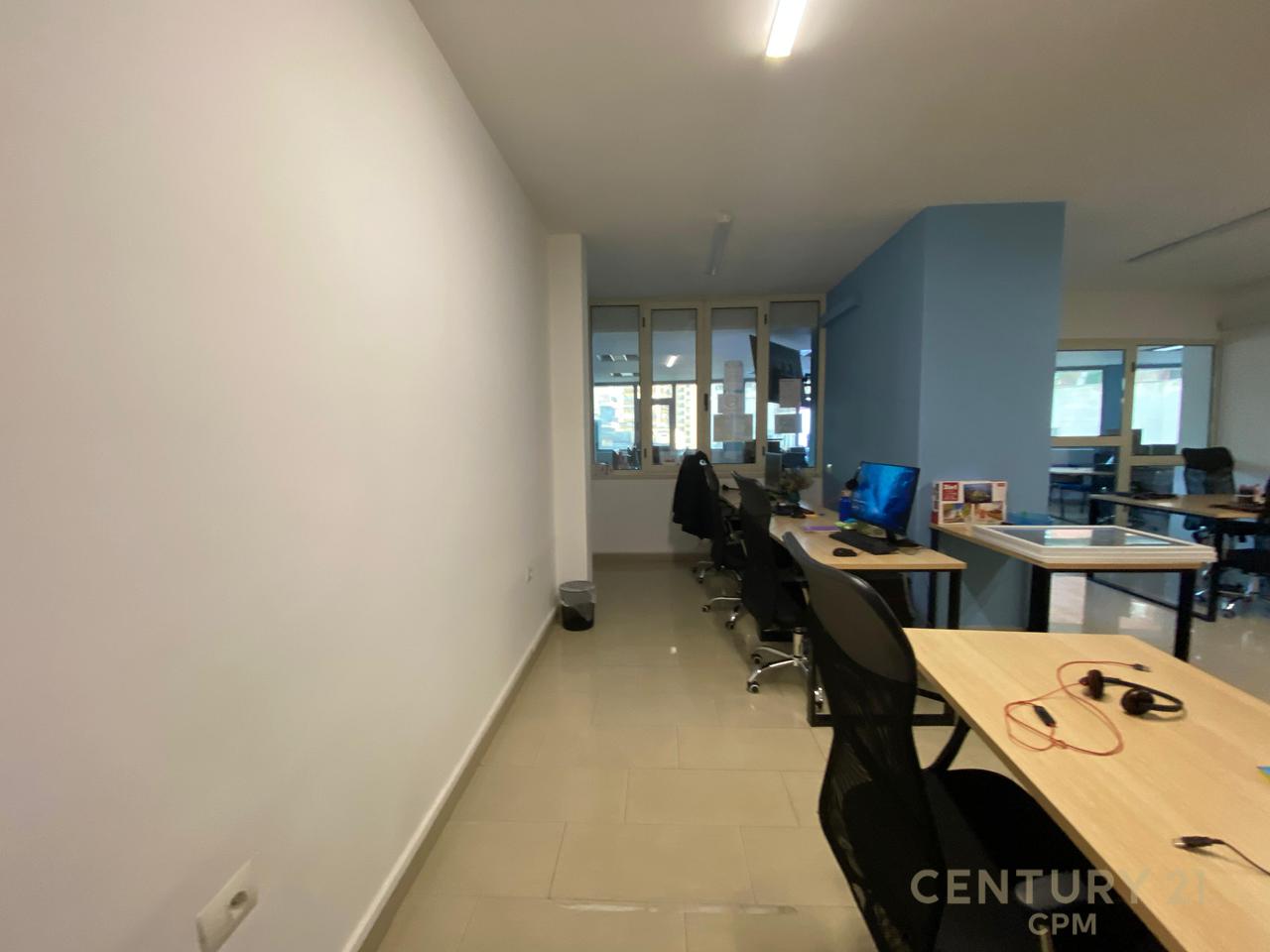 NEL CENTRO DI TIRANA AFFITTIAMO UFFICIO DI 306 M2