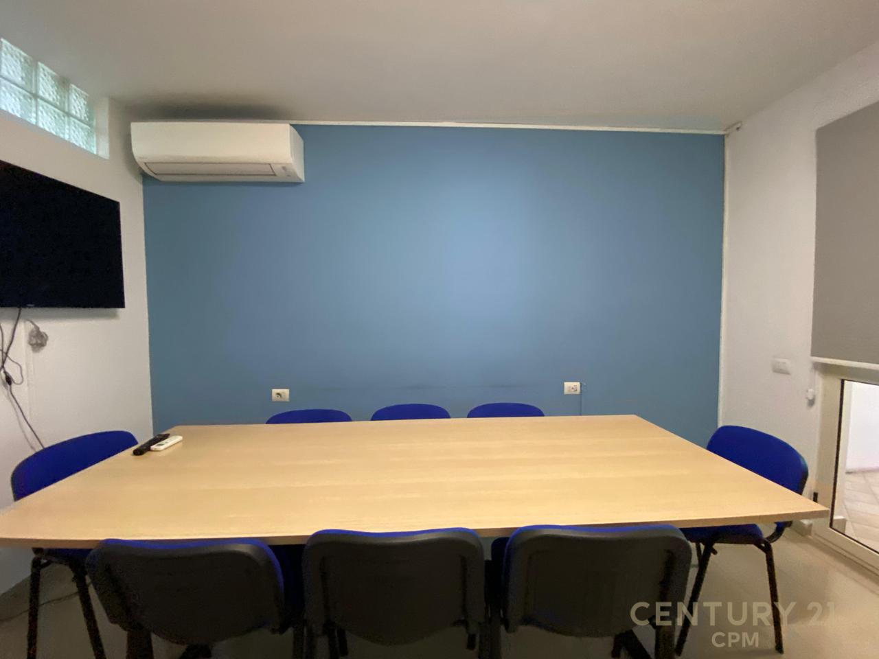 NEL CENTRO DI TIRANA AFFITTIAMO UFFICIO DI 306 M2