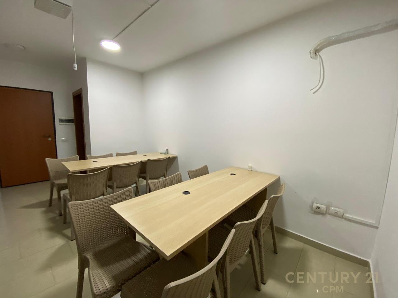 NEL CENTRO DI TIRANA AFFITTIAMO UFFICIO DI 306 M2