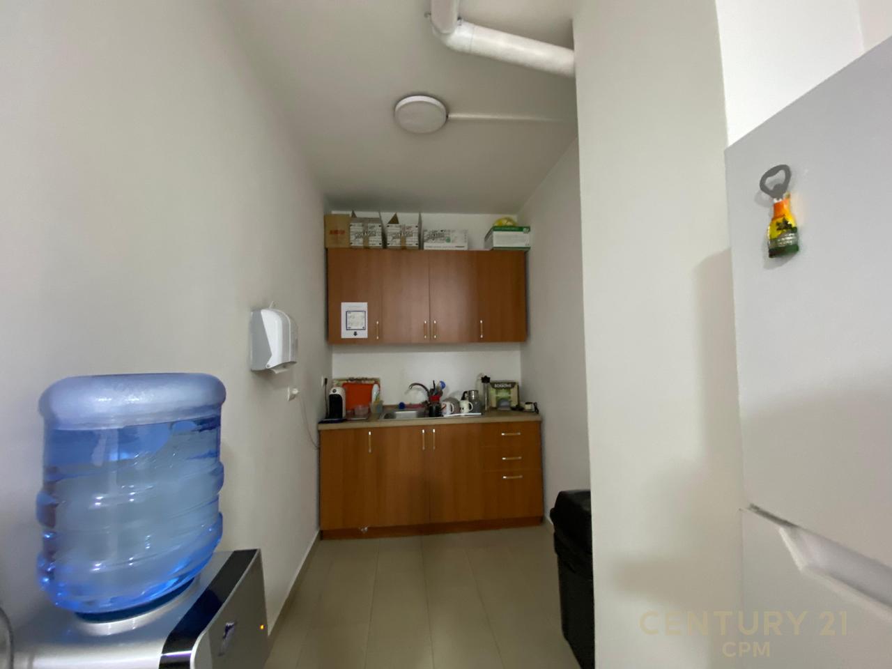 NEL CENTRO DI TIRANA AFFITTIAMO UFFICIO DI 306 M2