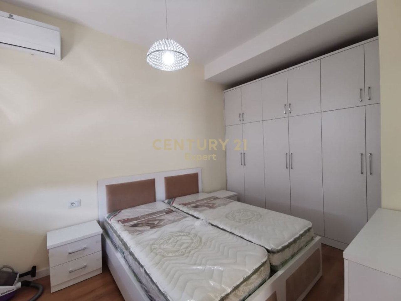 APPARTAMENTO SHESIM 1+1 VICINO ALL'HOTEL COLOSSEO, VIA DURRËS!!!
