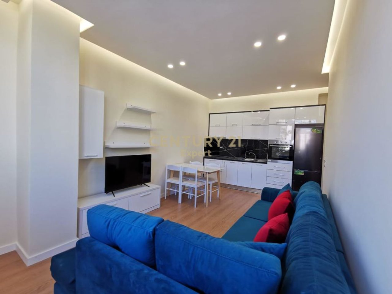 APPARTAMENTO SHESIM 1+1 VICINO ALL'HOTEL COLOSSEO, VIA DURRËS!!!