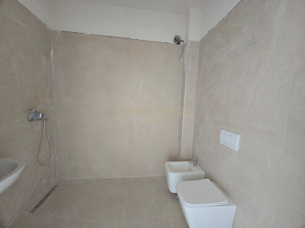 Apartament OKAZION ne Shtije 1+1 ne Rezidencen Hallaci, Paskuqan!
