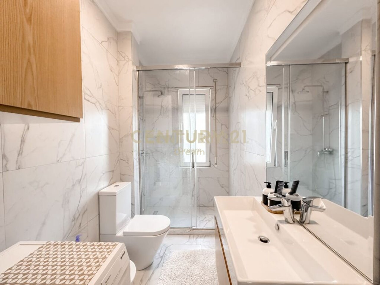 SHITET APARTAMENT 3+1+2+POST PARKIMI TEK KOPSHTI BOTANIK ‼️