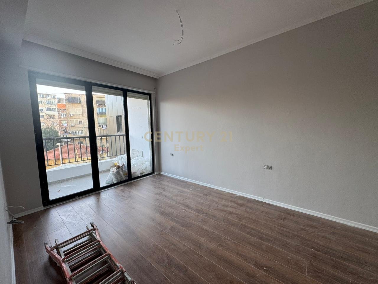 APPARTAMENTO UFFICIO IN AFFITTO IN VIA DURAZZO!