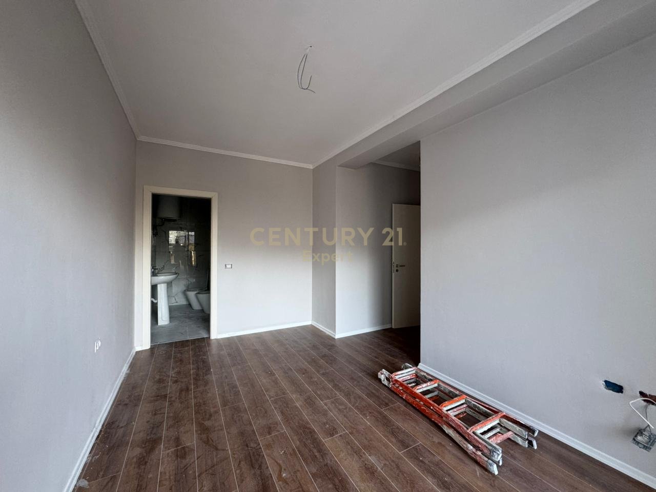 APPARTAMENTO UFFICIO IN AFFITTO IN VIA DURAZZO!