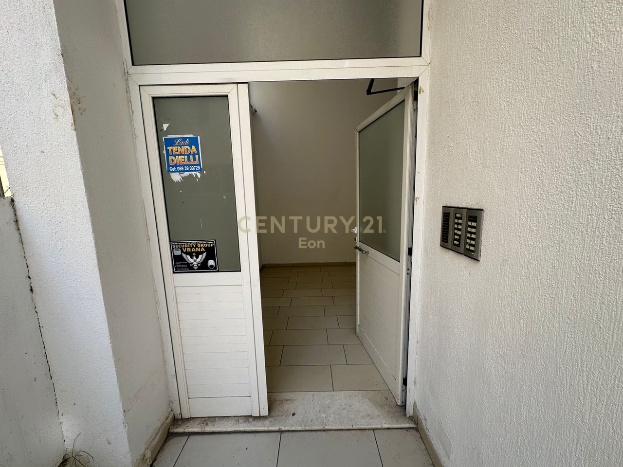 APARTMENT 2+1 FOR SALE SEA VIEW 20m FROM THE SEA, ON THE BEACH NEAR DAJLANI BRIDGE, DURRES !