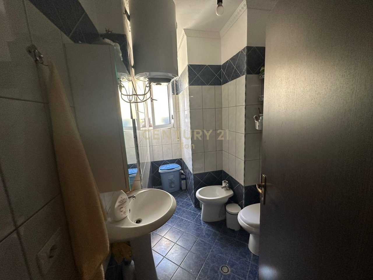 APARTMENT 2+1 FOR SALE SEA VIEW 20m FROM THE SEA, ON THE BEACH NEAR DAJLANI BRIDGE, DURRES !