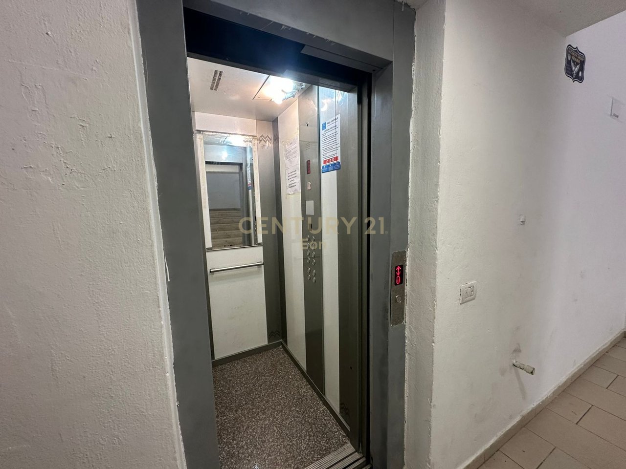 APARTMENT 2+1 FOR SALE SEA VIEW 20m FROM THE SEA, ON THE BEACH NEAR DAJLANI BRIDGE, DURRES !