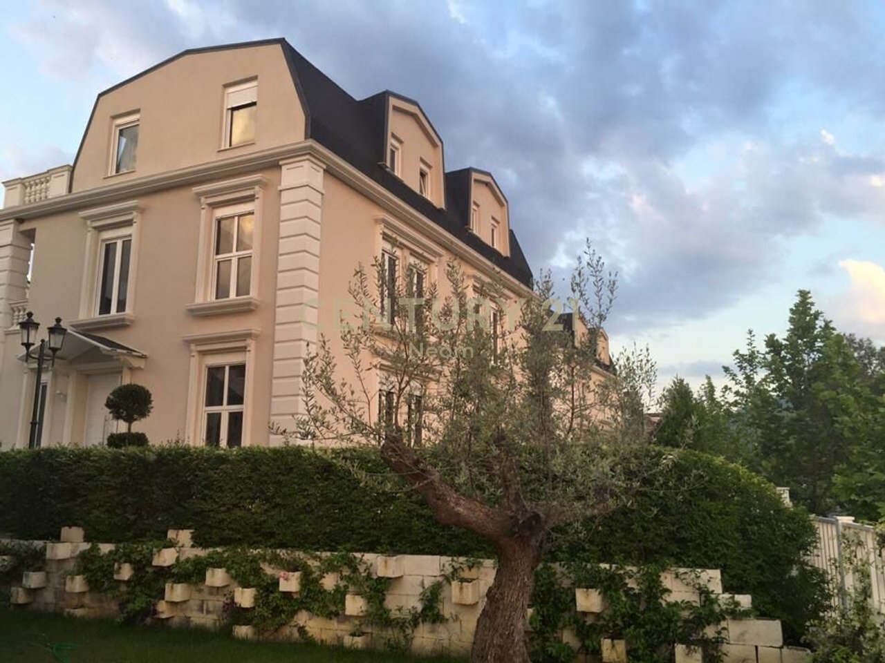 VILË INDIVIDUALE PËR QIRA TEK ''WHITE HOUSES'', TEG