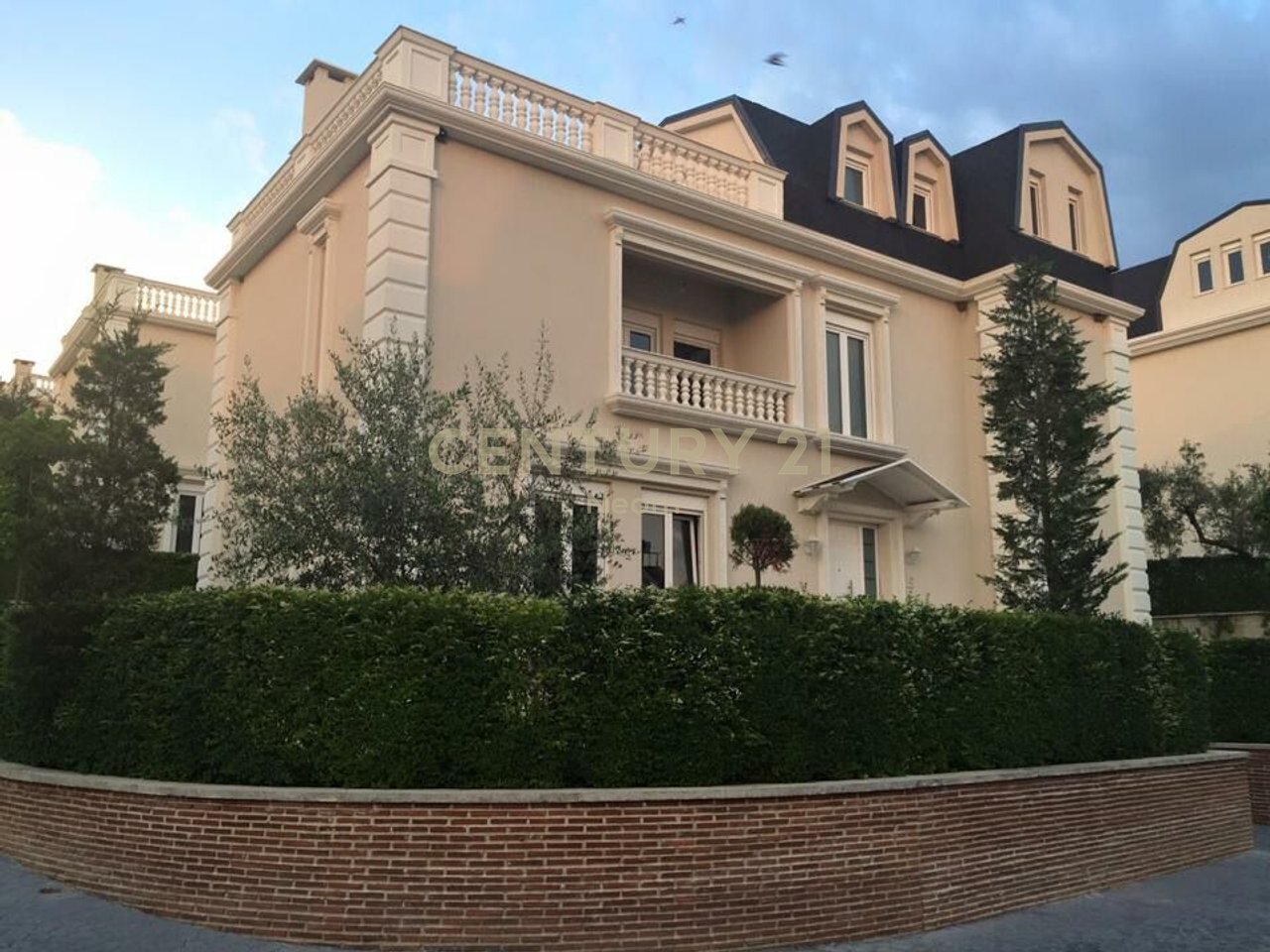 VILË INDIVIDUALE PËR QIRA TEK ''WHITE HOUSES'', TEG