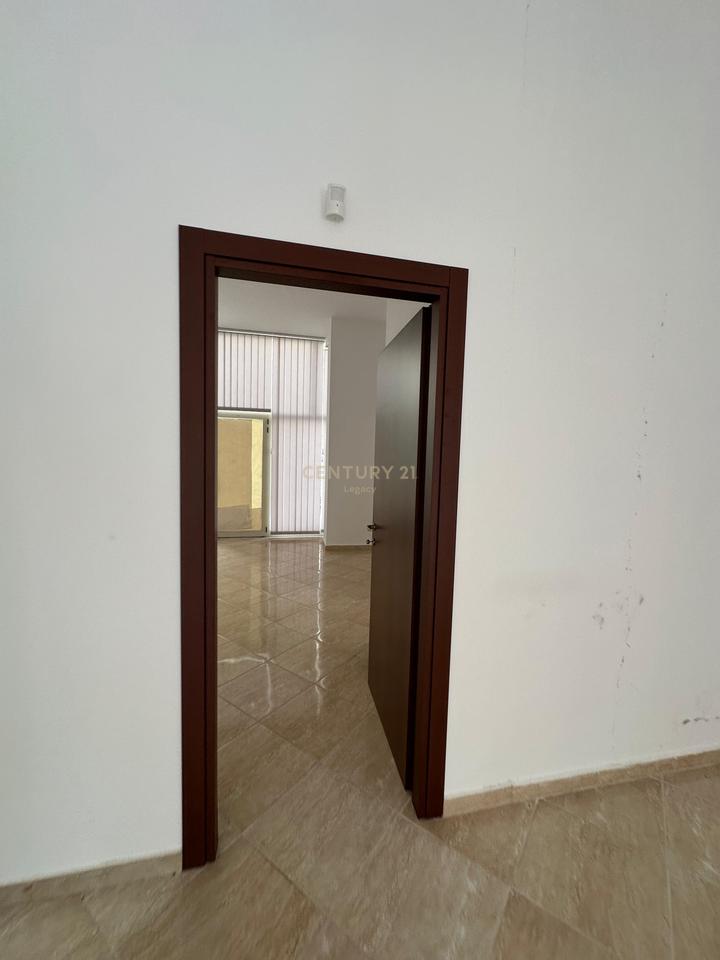 Locale commerciale (negozio) in affitto nella zona Fresku