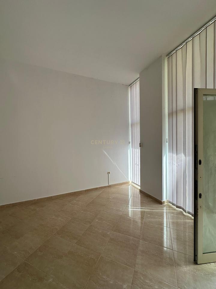 Locale commerciale (negozio) in affitto nella zona Fresku