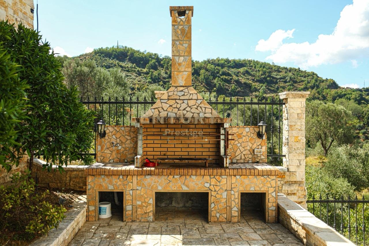 VILE LUKSOZE ME QIRA, LIQENI I THATE, TIRANE!