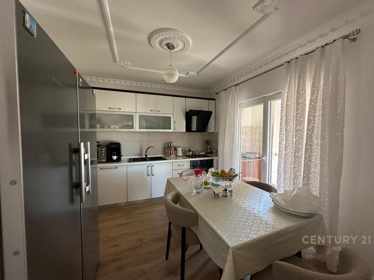 Appartamento 3+1+2 in vendita a Blloku Gintash, Laprake!