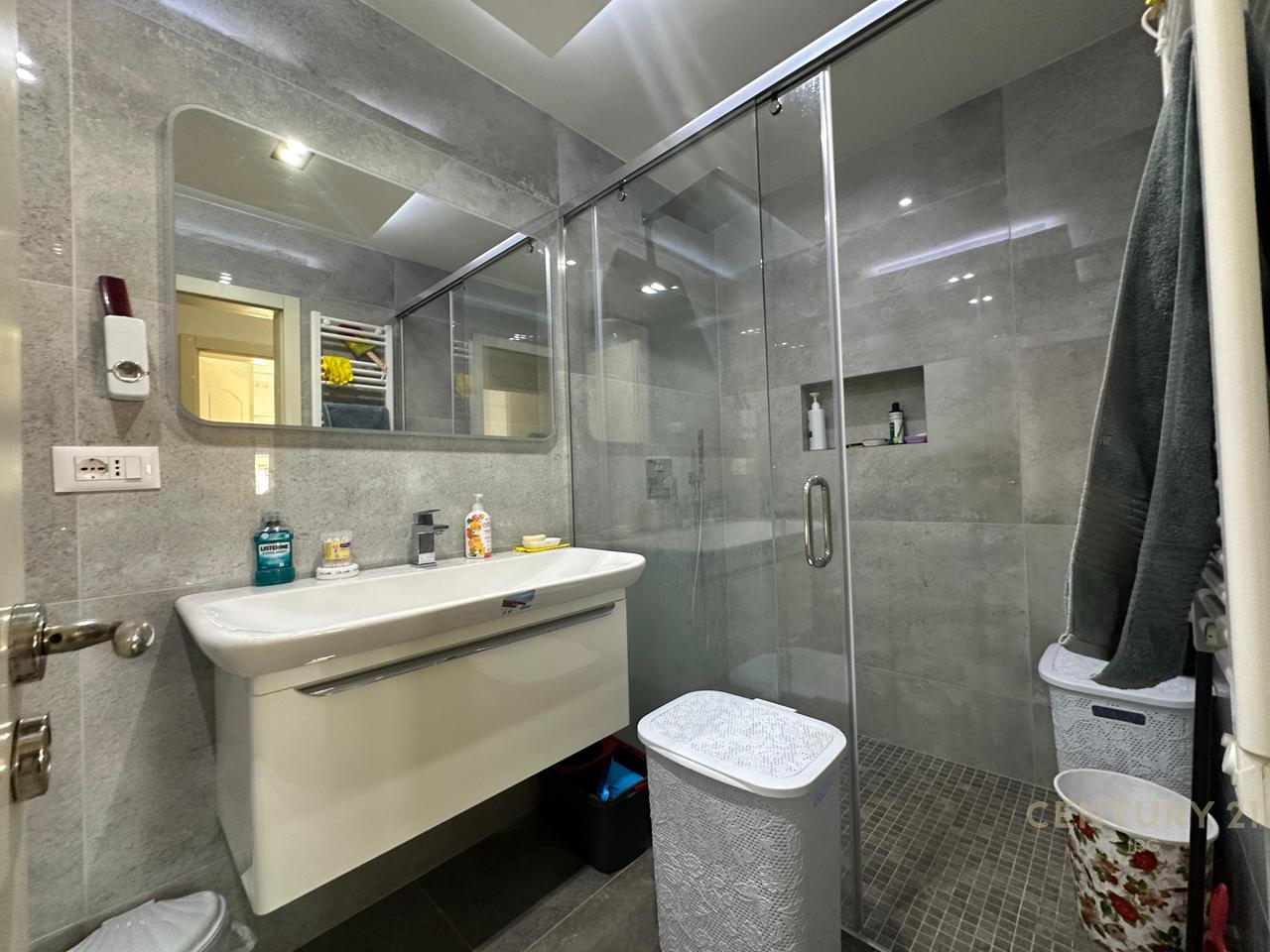 Appartamento 3+1+2 in vendita a Blloku Gintash, Laprake!