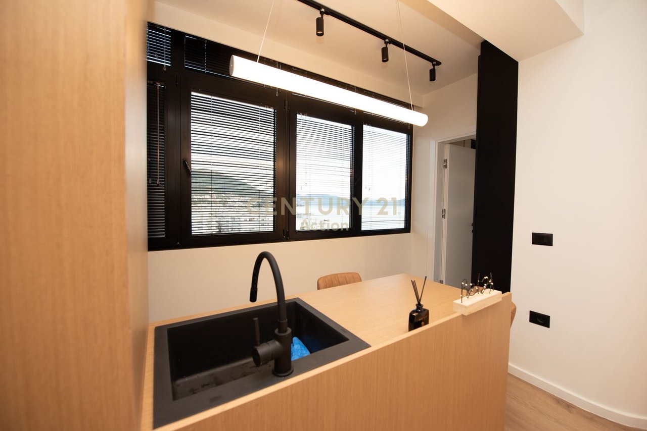 Shesim Apartament 1+1 dhe 1 Studio  në Lungomare, Vlorë  | 117 m² !