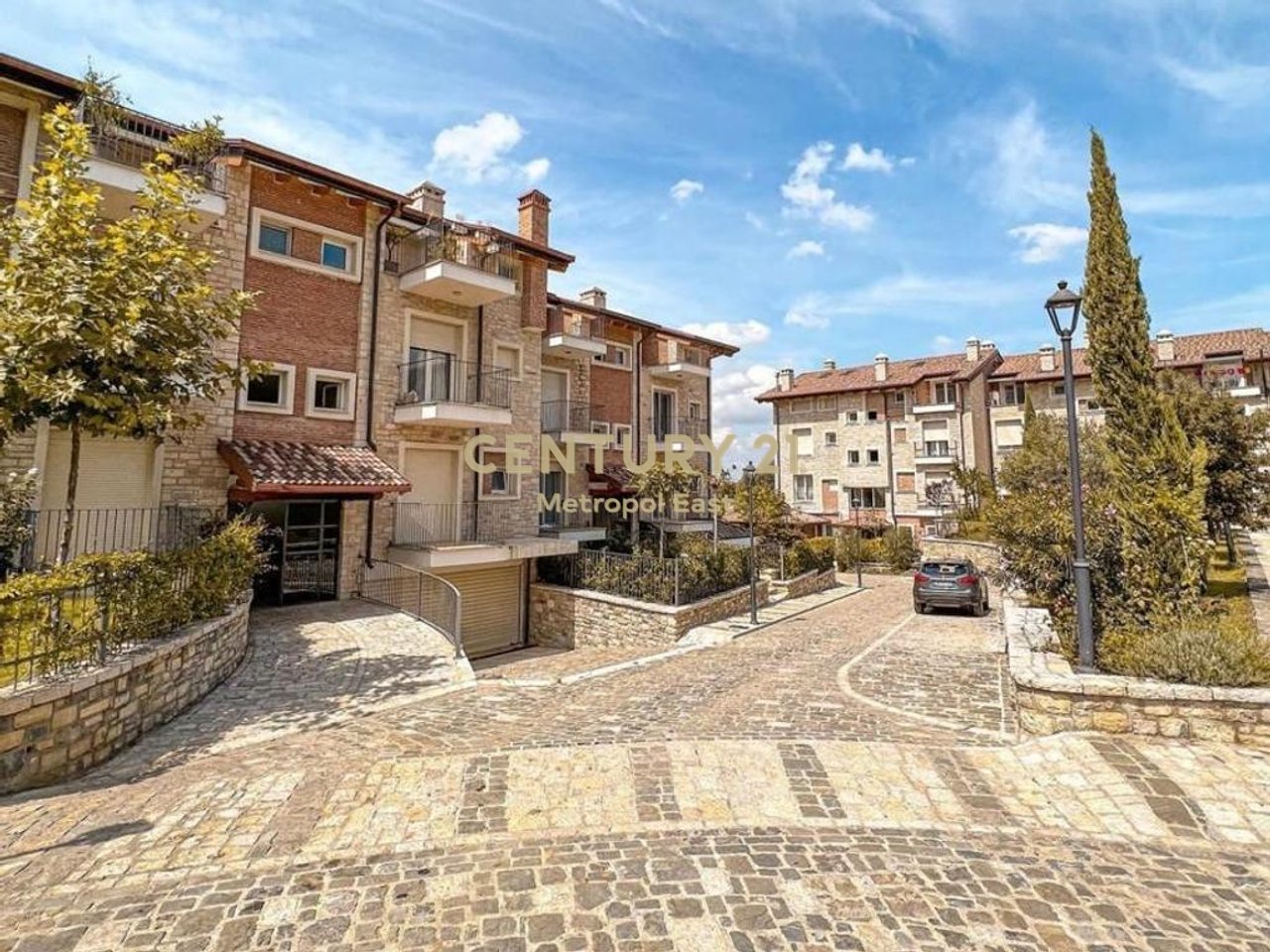 Vile per qira tek "Secret Garden Residence"