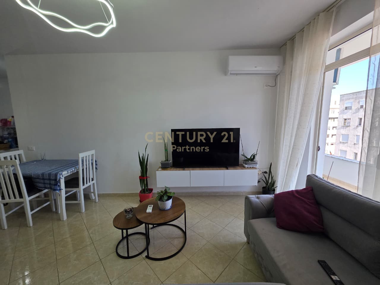 Appartamento 2+1 in Vendita ad Astir, Tirana - 150.000€ | 123,7 m²