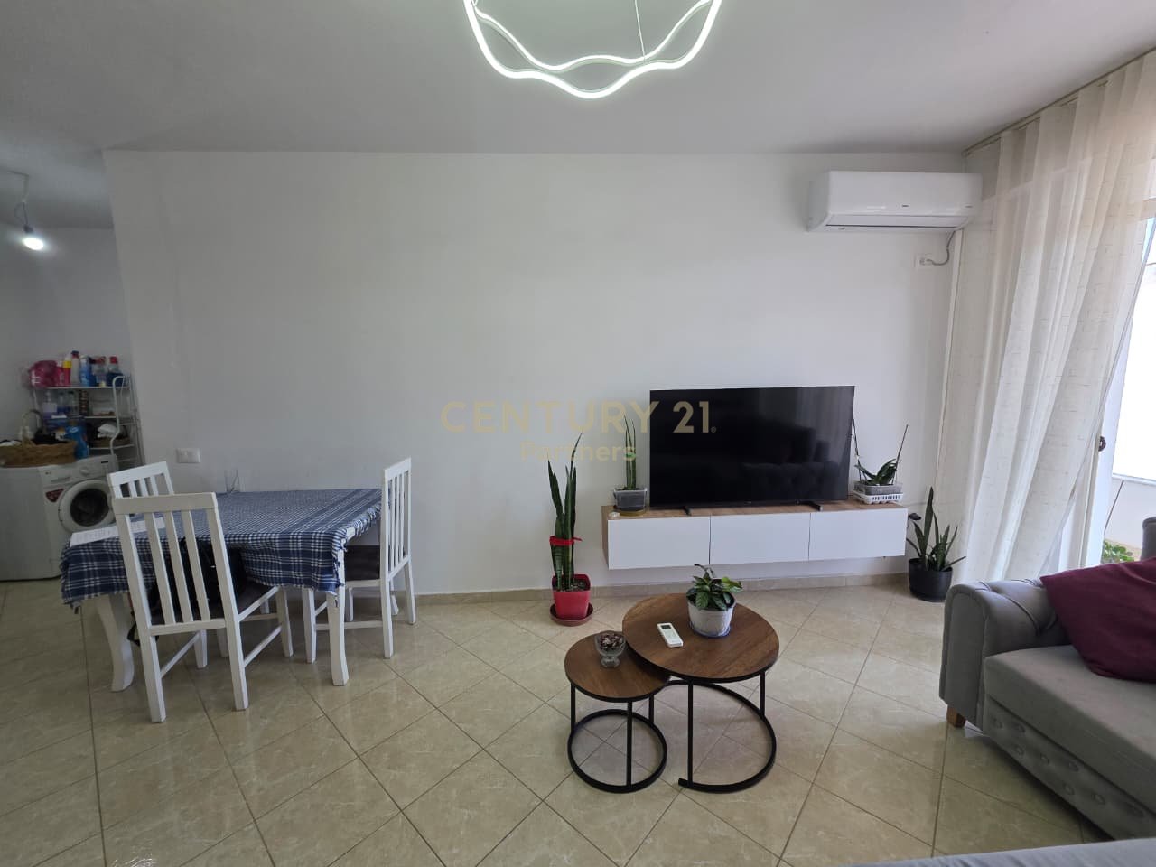Appartamento 2+1 in Vendita ad Astir, Tirana - 150.000€ | 123,7 m²