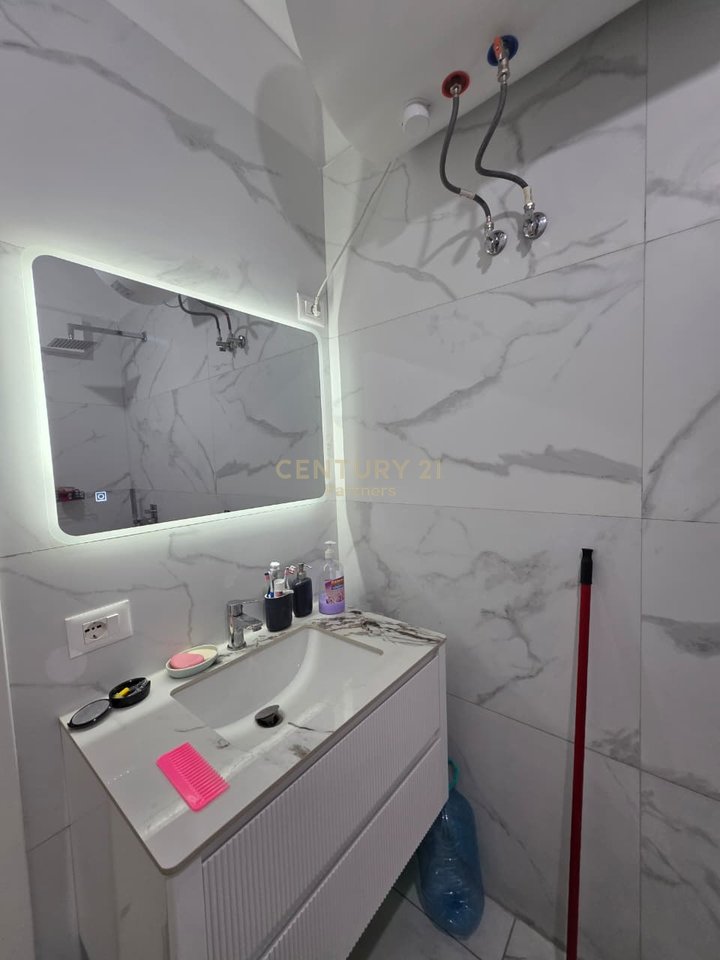 Appartamento 2+1 in Vendita ad Astir, Tirana - 150.000€ | 123,7 m²