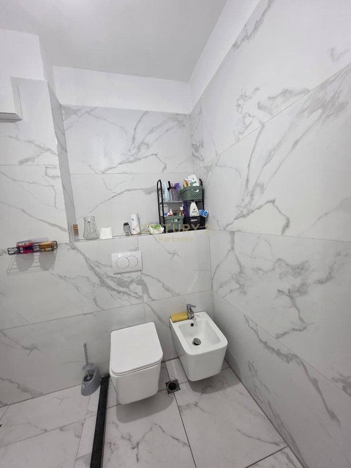 Appartamento 2+1 in Vendita ad Astir, Tirana - 150.000€ | 123,7 m²