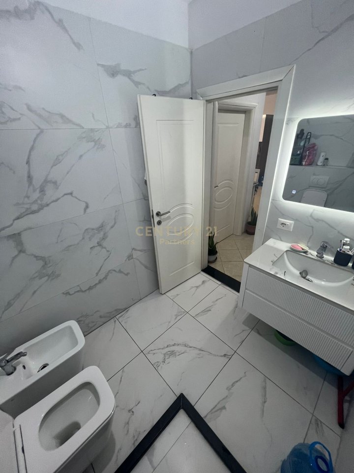 Appartamento 2+1 in Vendita ad Astir, Tirana - 150.000€ | 123,7 m²