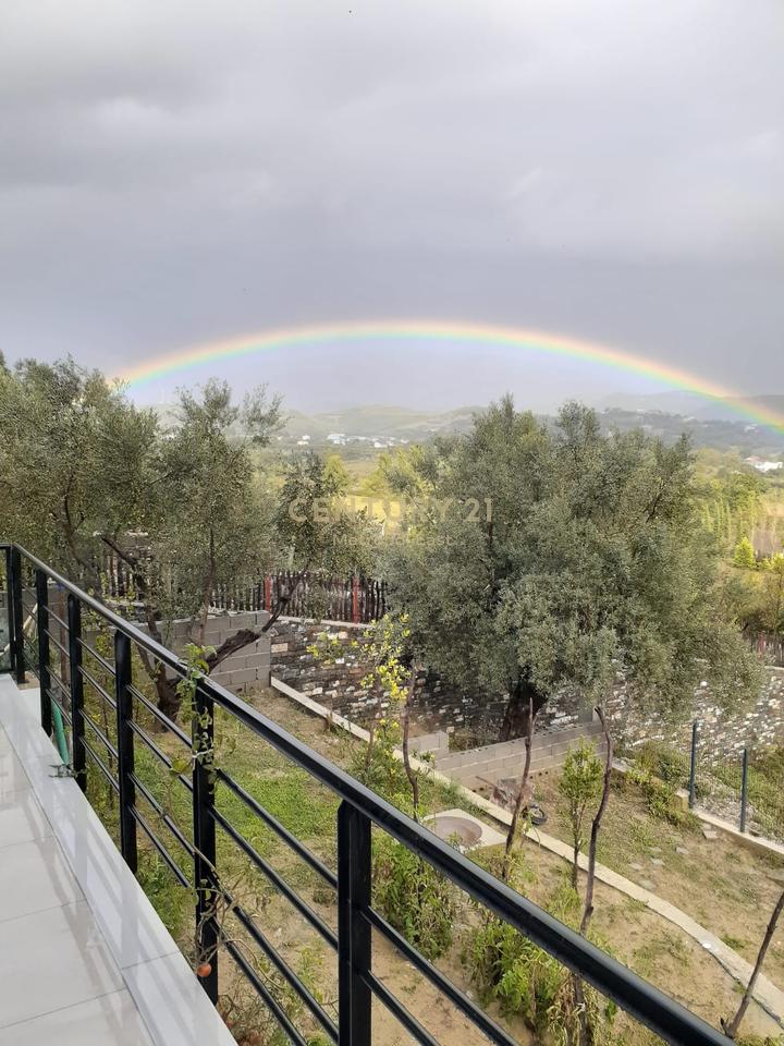 VILLA SU 3 PIANI IN VENDITA CON UN TERRENO DI 1000m2 NELL'AREA DI FARKA