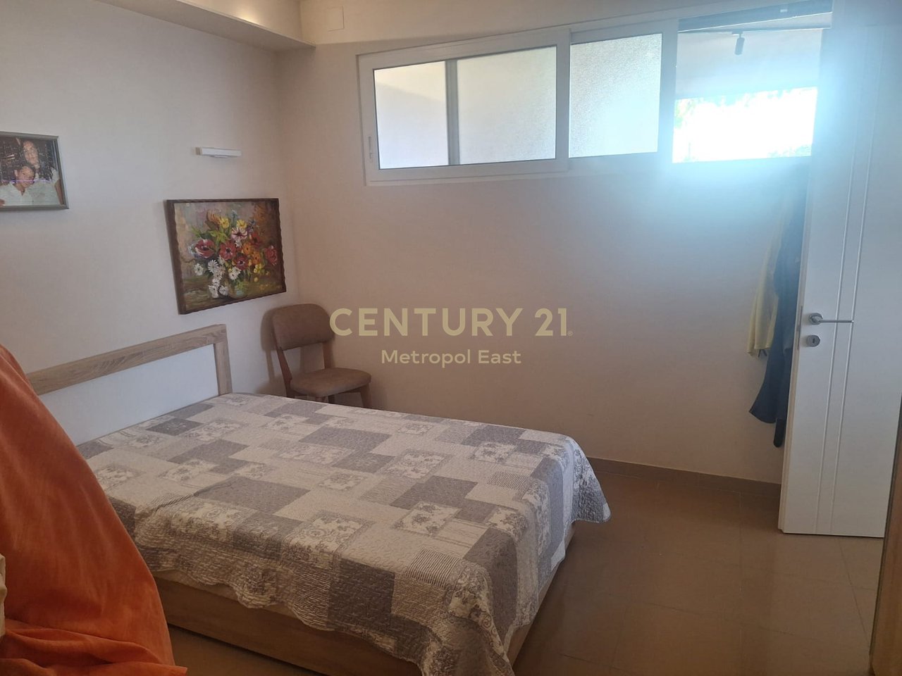 VILLA SU 3 PIANI IN VENDITA CON UN TERRENO DI 1000m2 NELL'AREA DI FARKA
