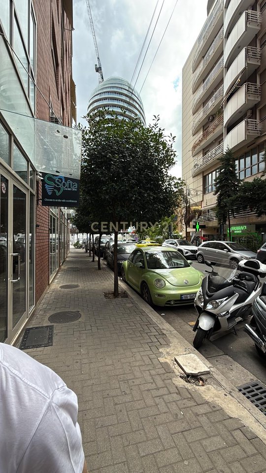 DYQAN KOMERCIAL PRAN QENDRES, RRUGA BARDHOK BIBA