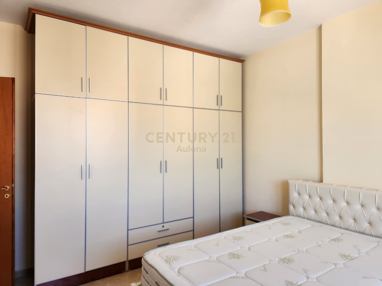 Apartament 2+1 me Qira pranë Bulevardit Kryesor, Vlorë