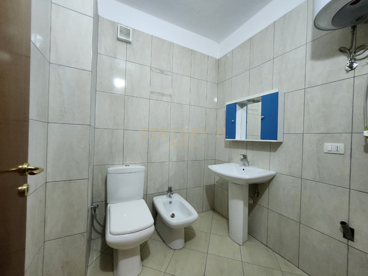 Apartament 2+1 me Qira pranë Bulevardit Kryesor, Vlorë