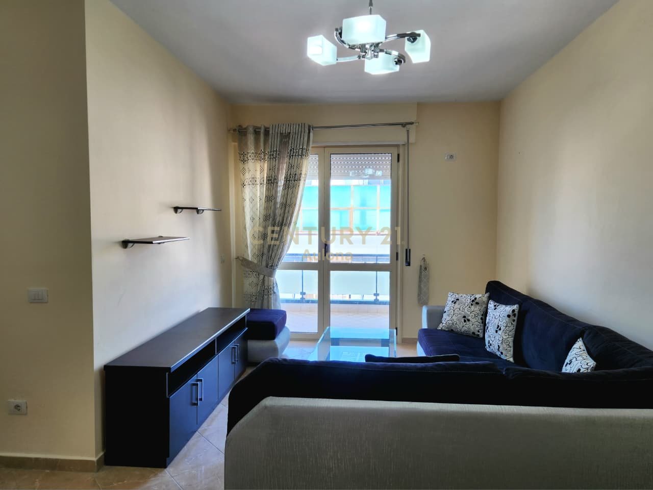 Apartament 2+1 me Qira pranë Bulevardit Kryesor, Vlorë