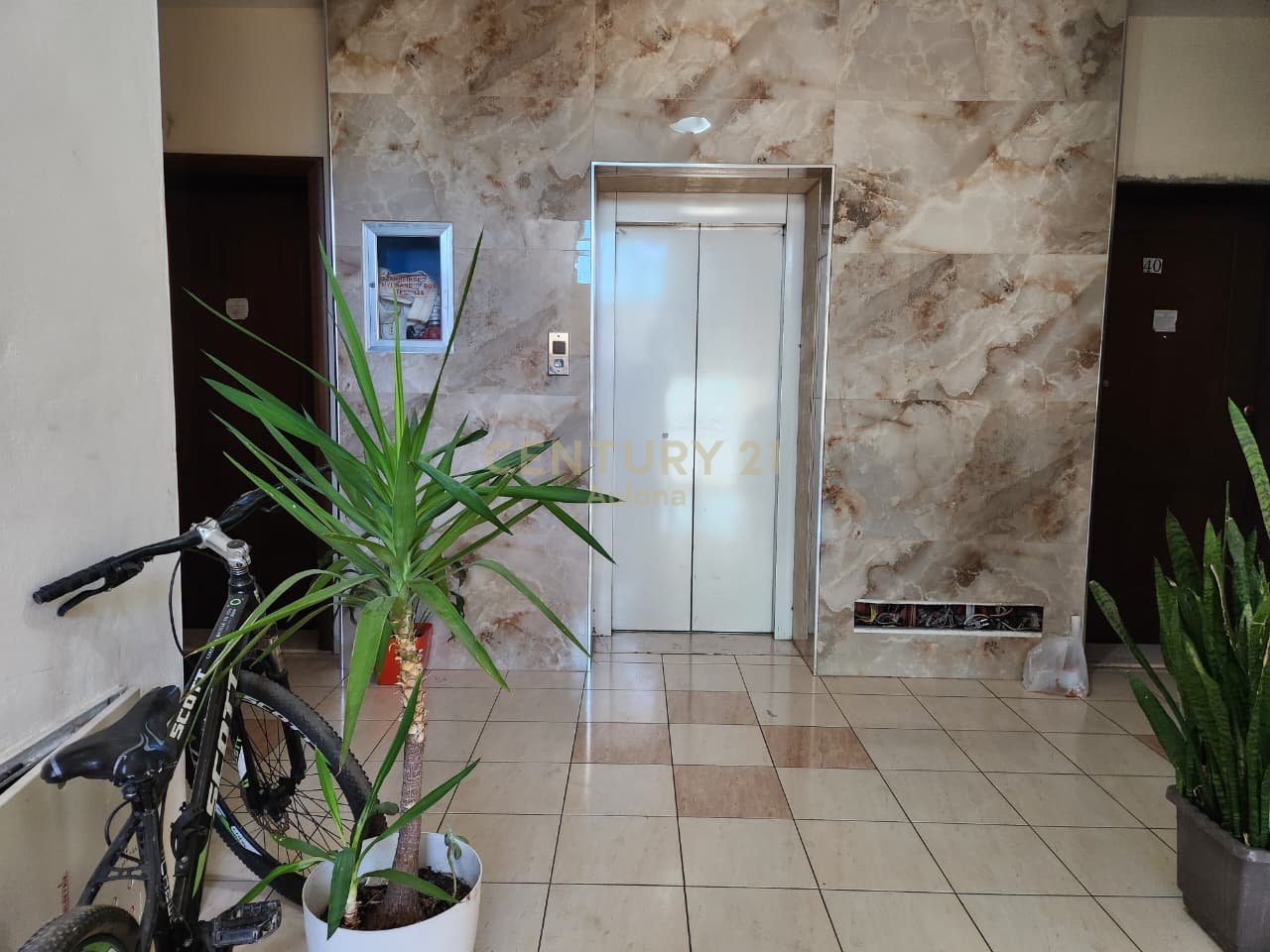 Apartament 2+1 me Qira pranë Bulevardit Kryesor, Vlorë