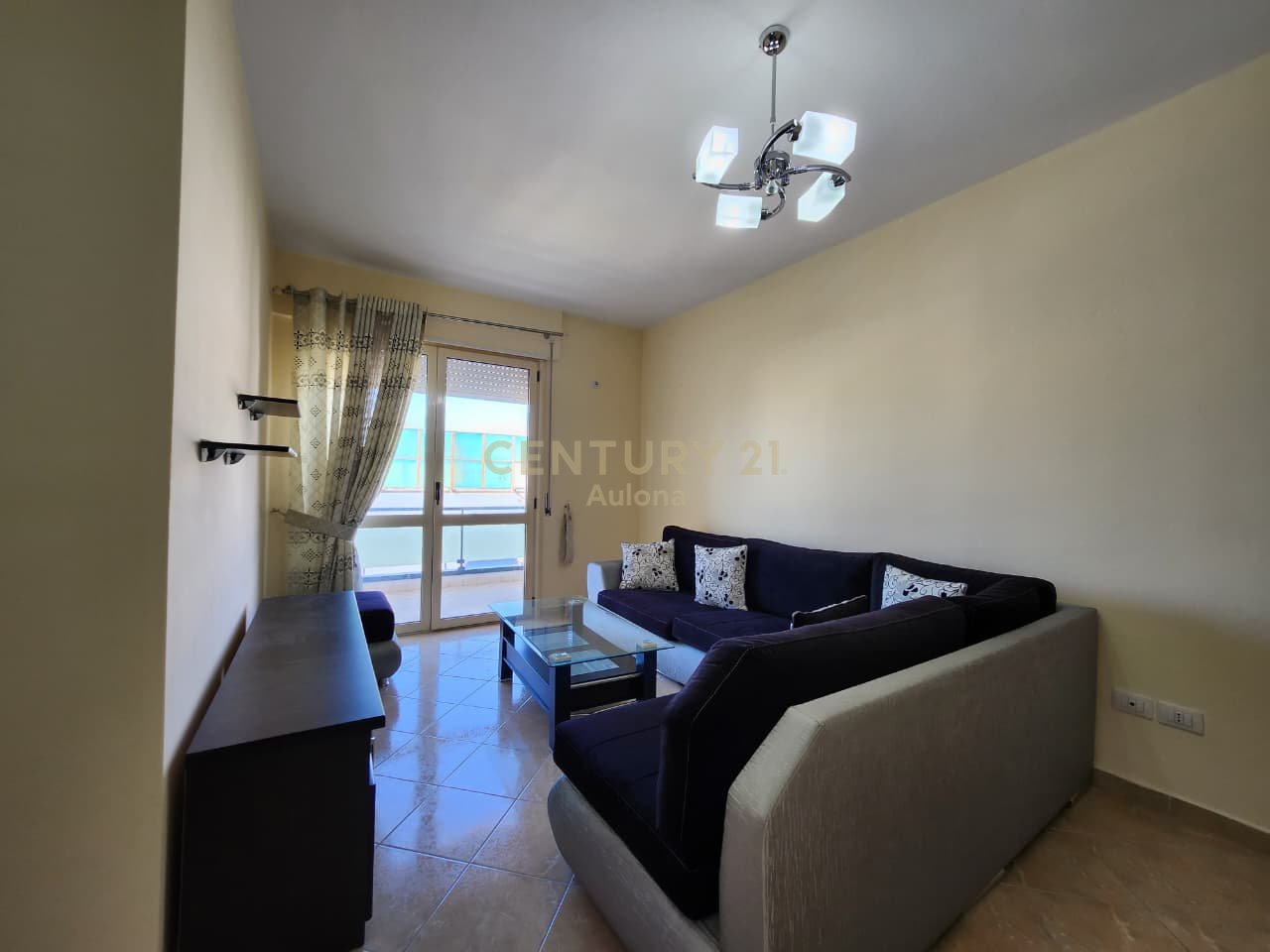 Apartament 2+1 me Qira pranë Bulevardit Kryesor, Vlorë