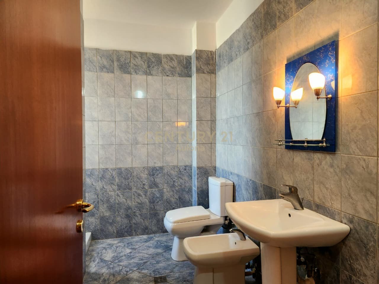 Apartament 2+1 me Qira pranë Bulevardit Kryesor, Vlorë