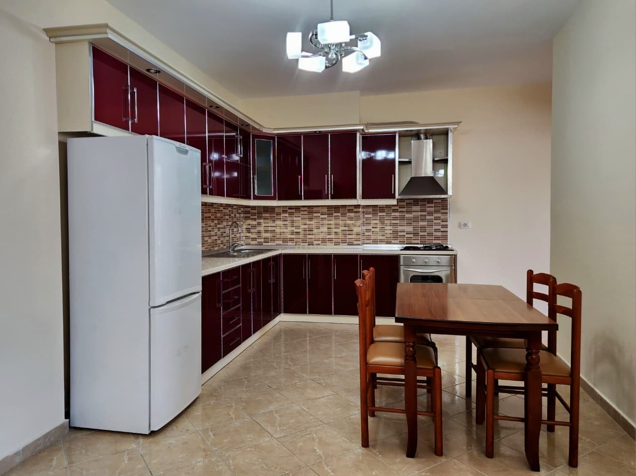 Apartament 2+1 me Qira pranë Bulevardit Kryesor, Vlorë