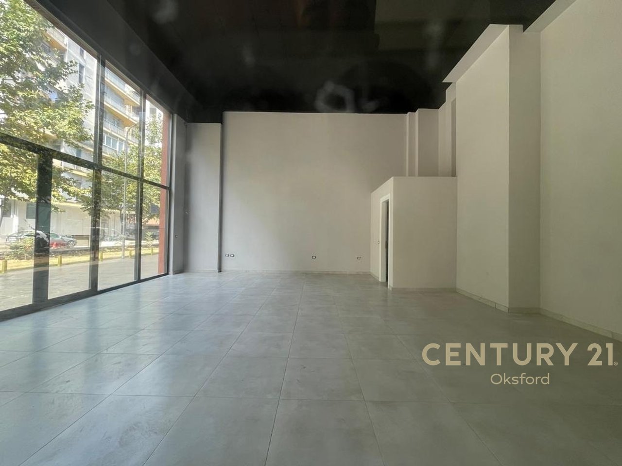COMMERCIAL SPACE FOR SALE IN ASTIR