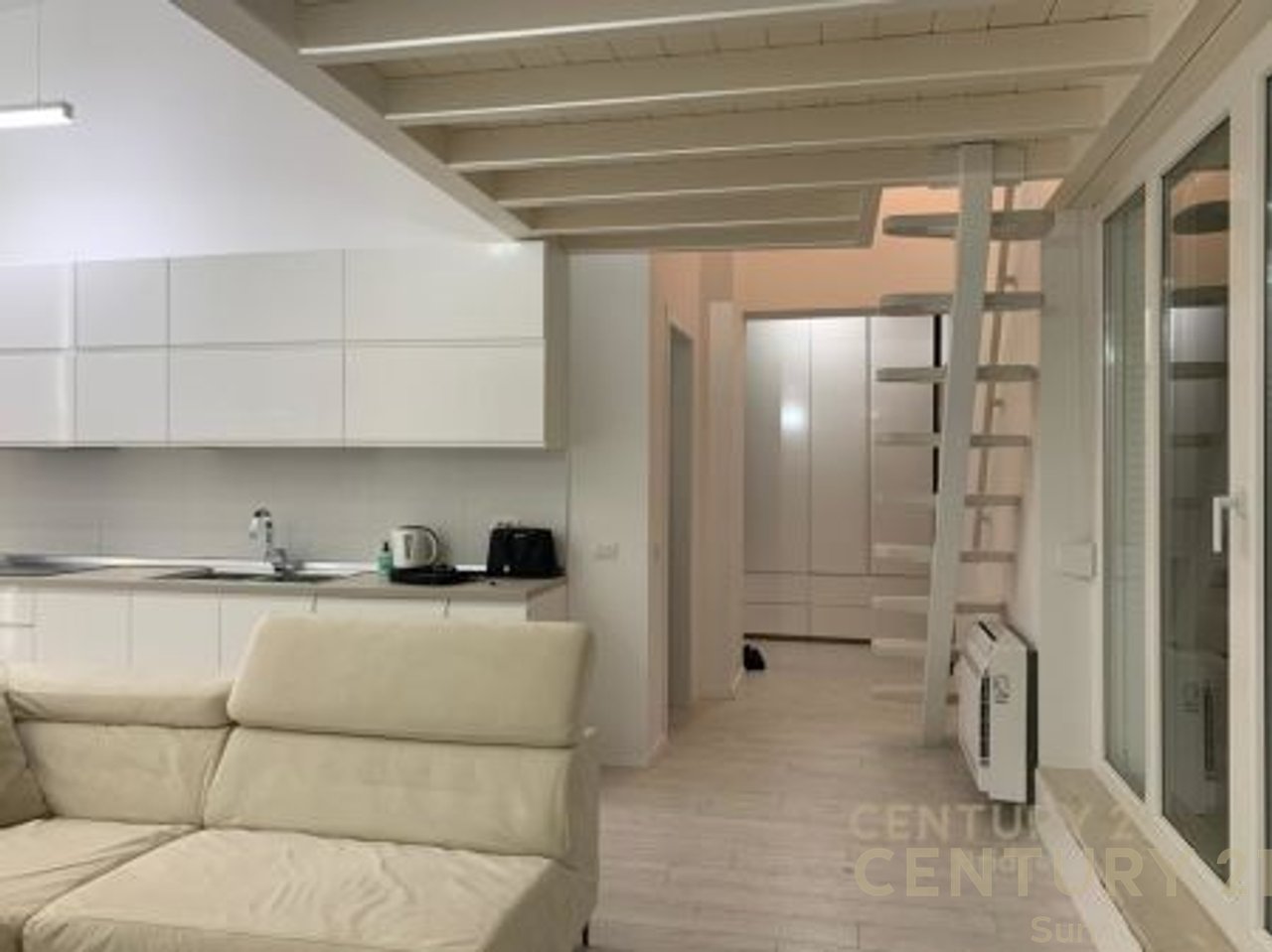 SHITET PENTHOUSE 2+1+ POST PARKIMI PRANE LIQENIT TE THATE