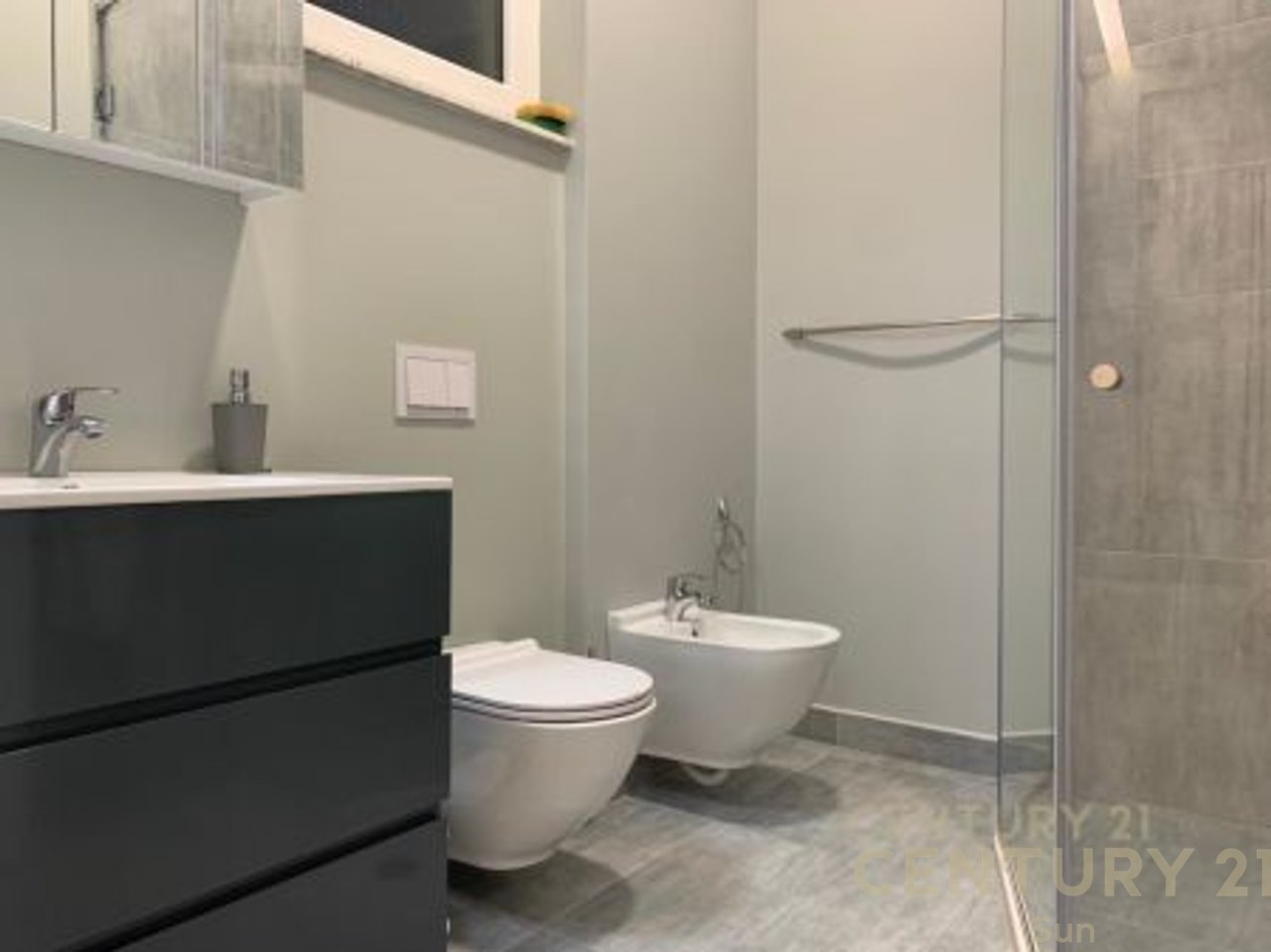 SHITET PENTHOUSE 2+1+ POST PARKIMI PRANE LIQENIT TE THATE