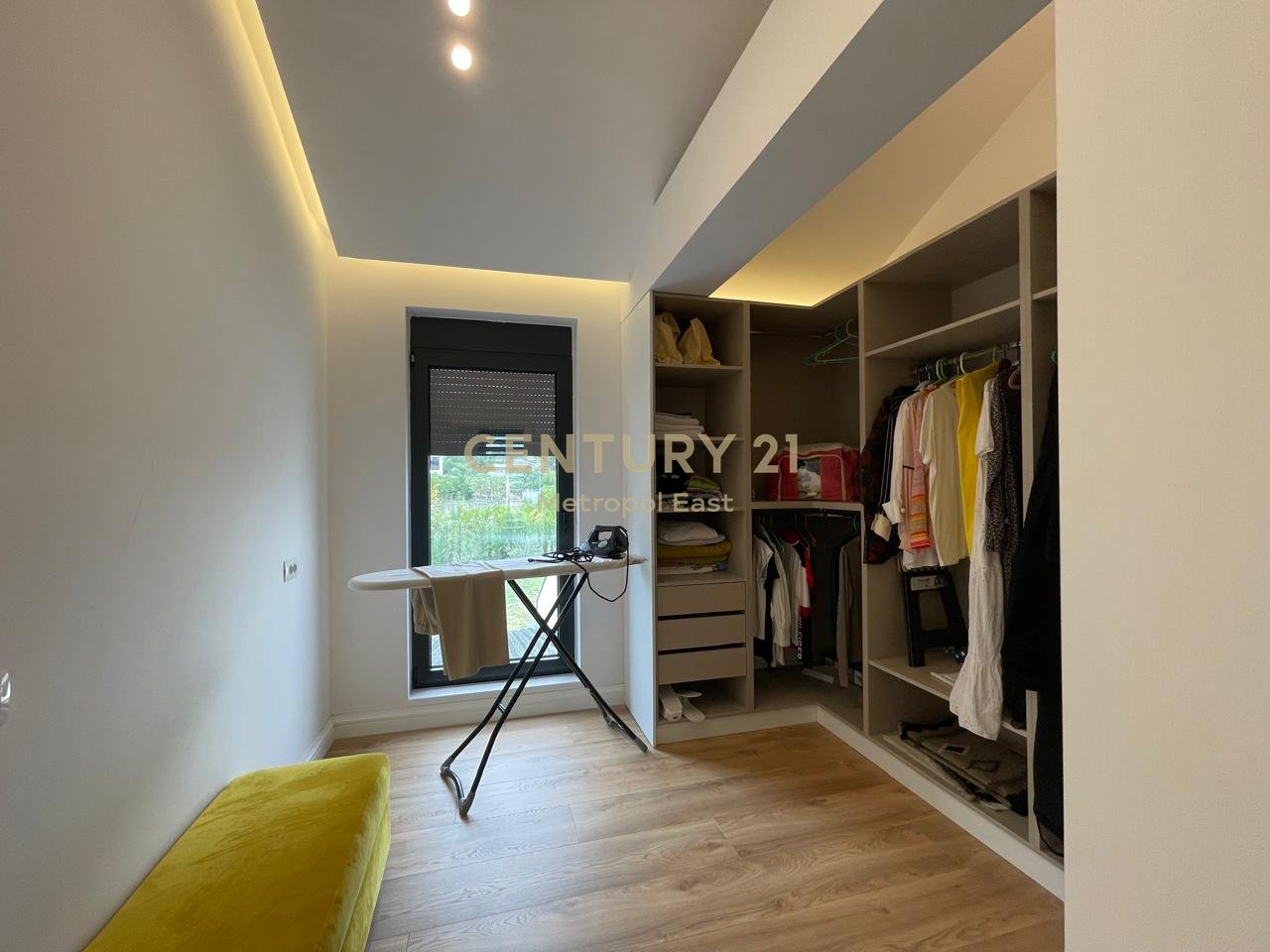 JEPET ME QIRA VILE 2-KATESHE PREMIUM ME 2000m2 TOKE TE GJELBERUAR NE ZONEN E BERZHITES