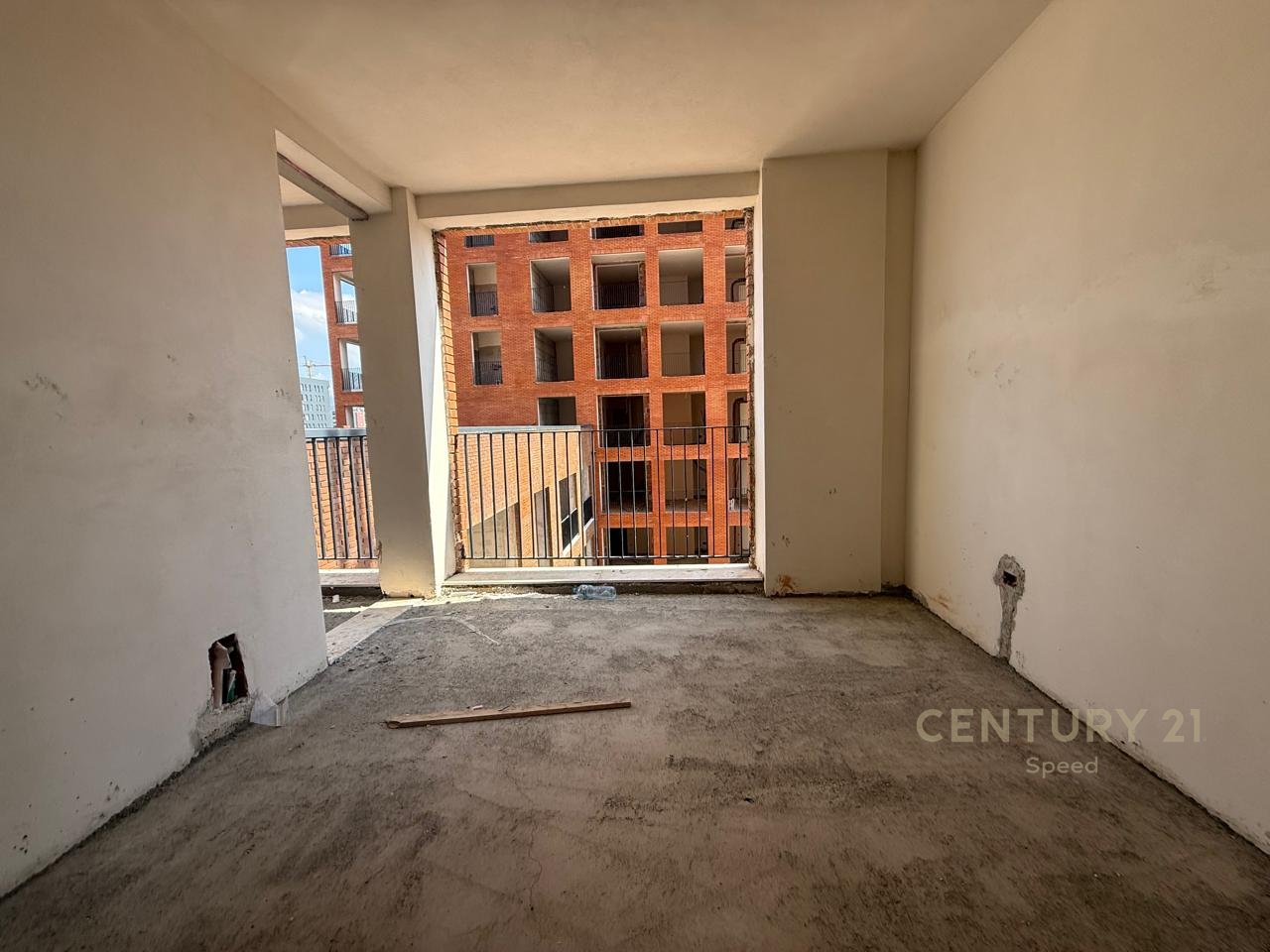 Apartament 1+1 në shitje në Rrugën Siri Kodra!