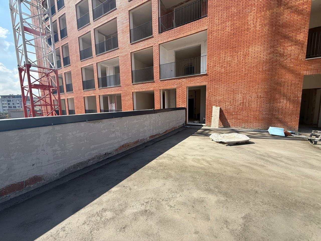 Apartament 1+1 në shitje në Rrugën Siri Kodra!