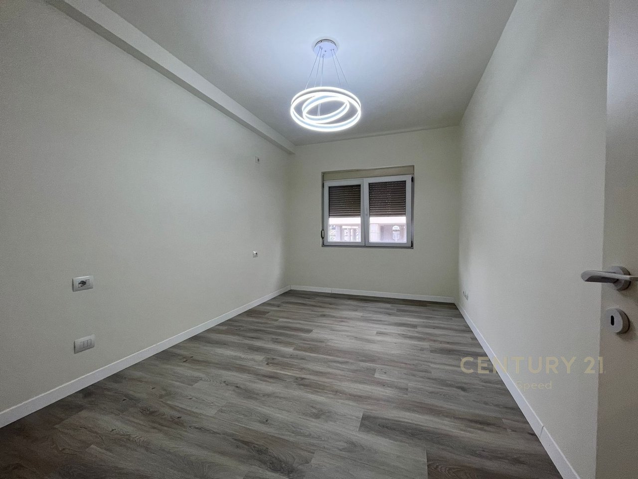 2+1 Apartment for rent at Zogu i Zi!!