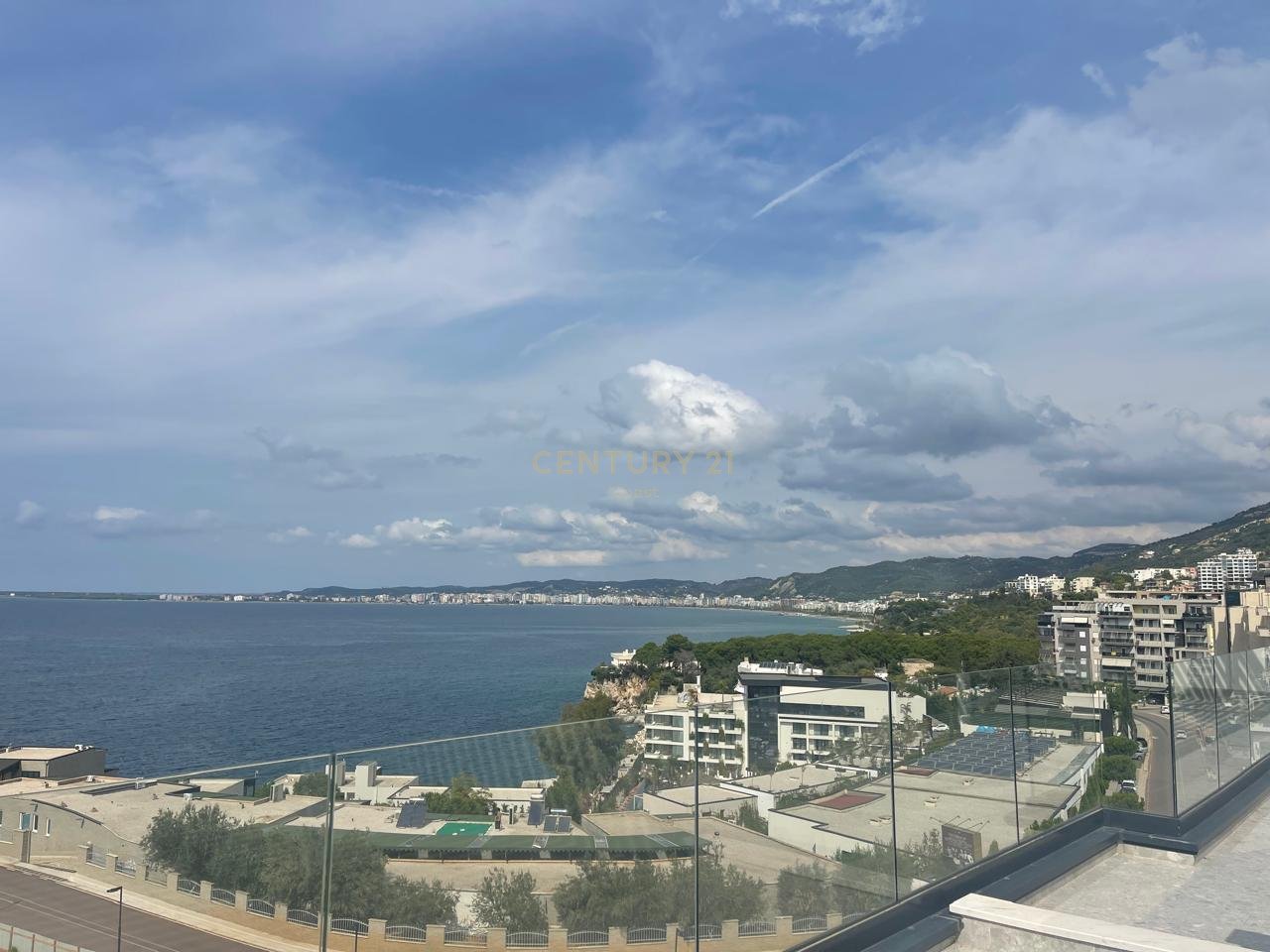 1+1 APARTMENT FOR SALE IN ONE OF THE MOST LUXURIOUS RESIDENCES IN VLORA - WITH A FULL SEA VIEW !!