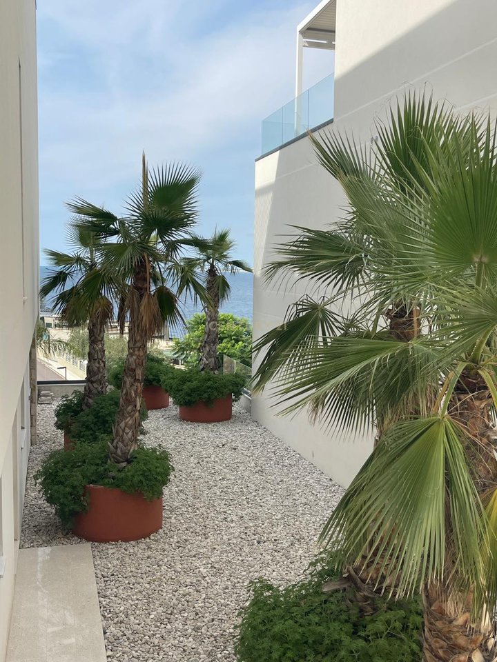 1+1 APARTMENT FOR SALE IN ONE OF THE MOST LUXURIOUS RESIDENCES IN VLORA - WITH A FULL SEA VIEW !!