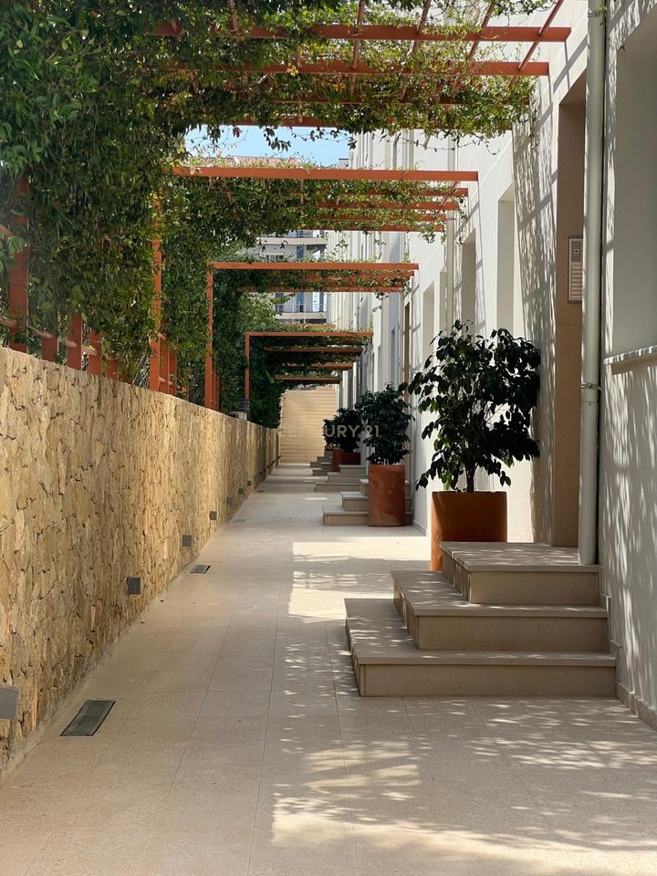 1+1 APARTMENT FOR SALE IN ONE OF THE MOST LUXURIOUS RESIDENCES IN VLORA - WITH A FULL SEA VIEW !!